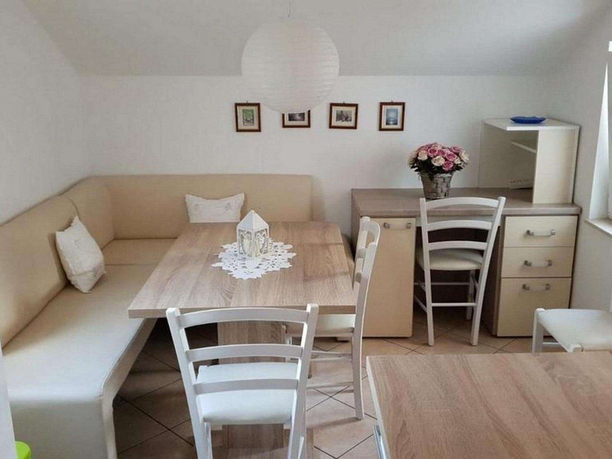 Majer - One-bedroom With Balcony Apartment